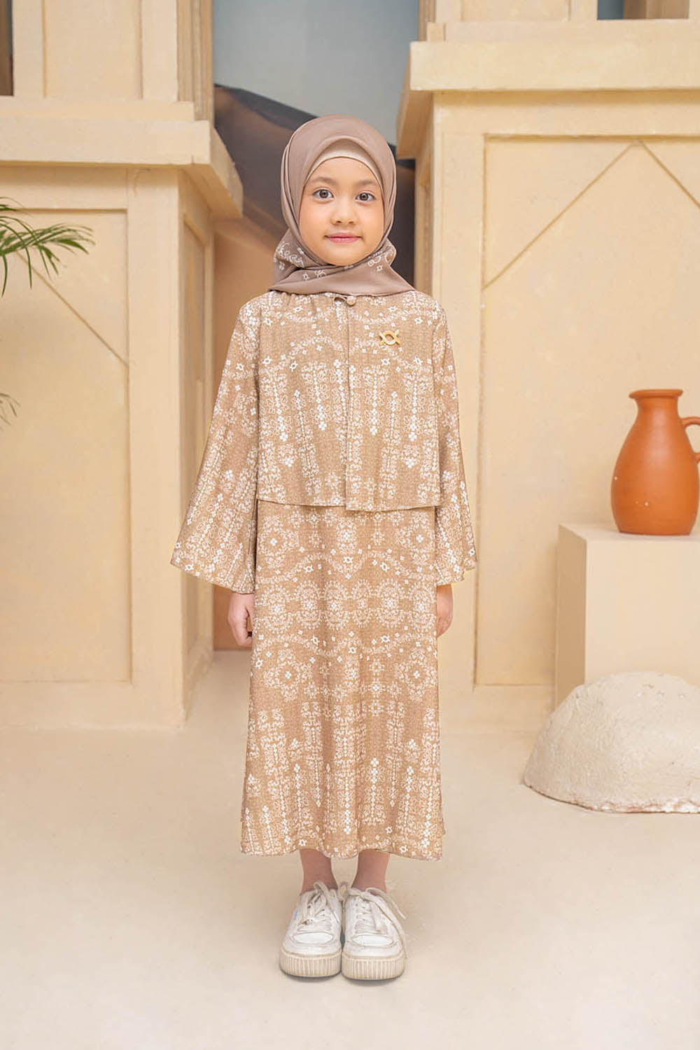 Malqaf Dress Girl Golden Delight Wearing Klamby