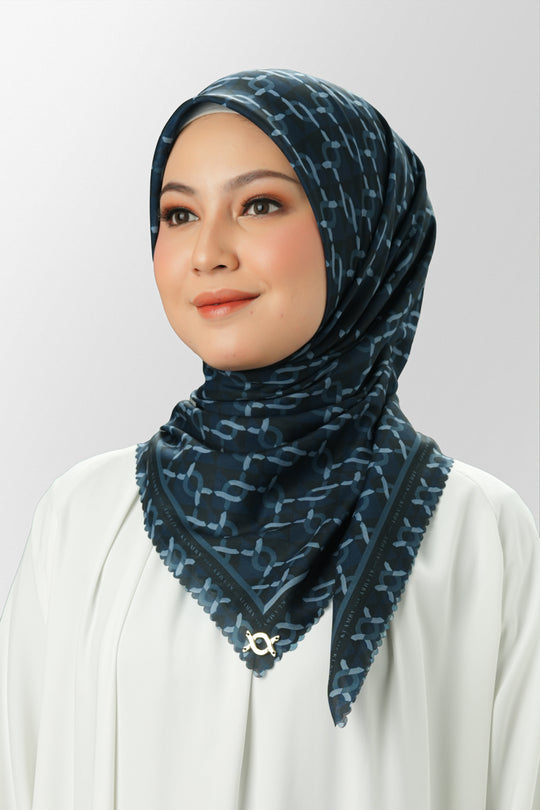 Medium Monogram Scarf 86 Raven