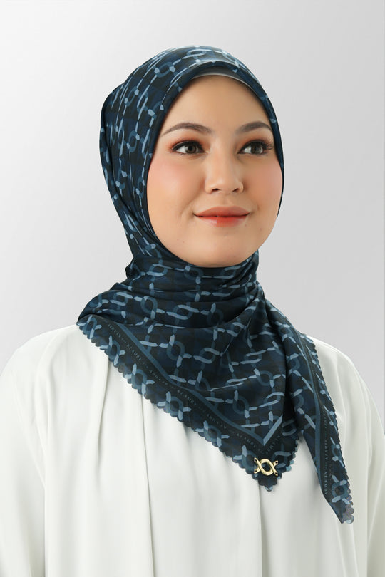 Medium Monogram Scarf 86 Raven