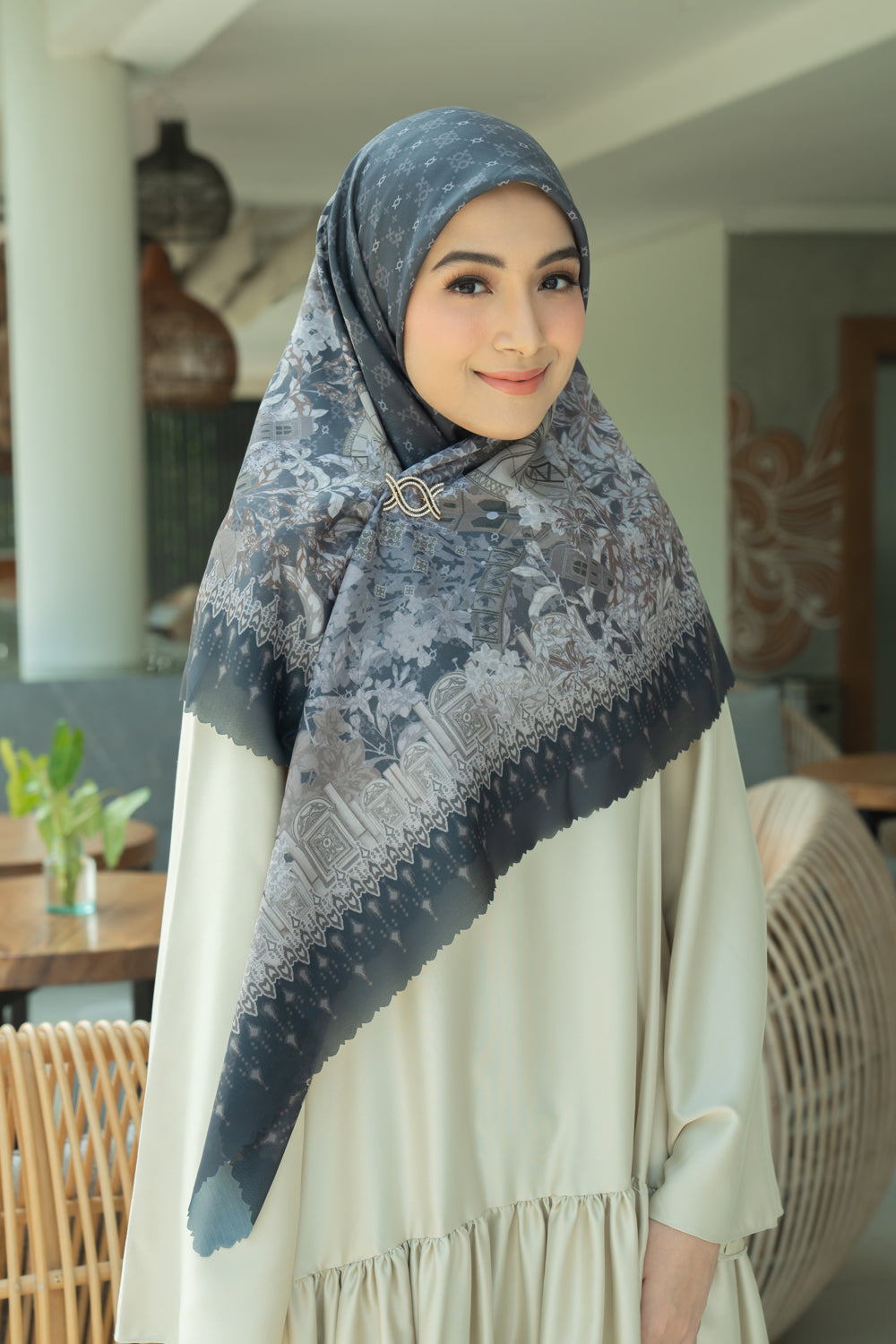 Cassia Scarf Syar'i Urban Truffle - Wearing Klamby