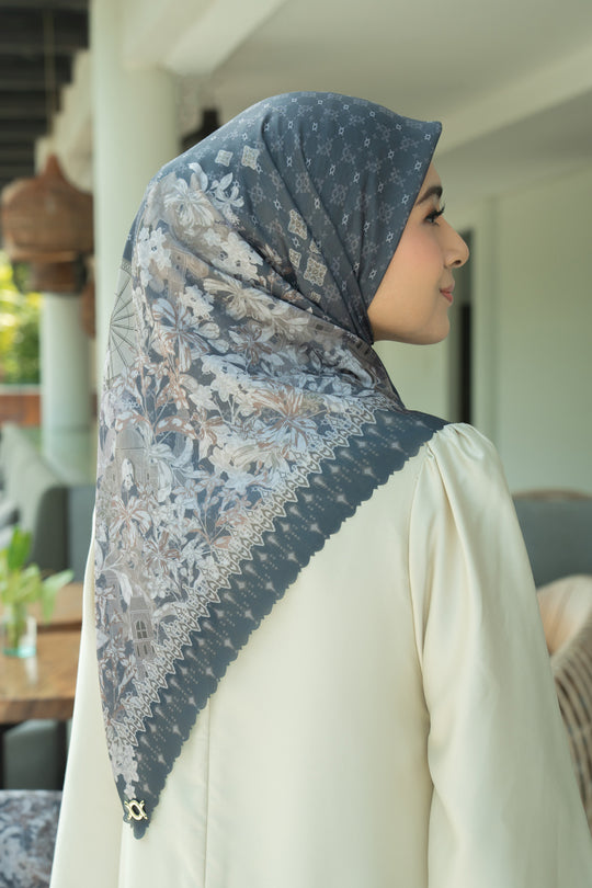 Cassia Scarf Urban Truffle - Wearing Klamby