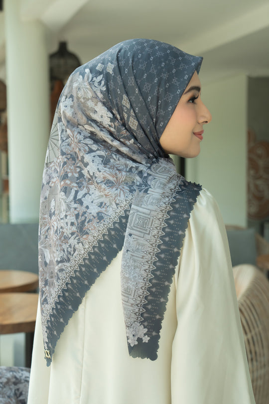 Cassia Scarf Urban Truffle - Wearing Klamby