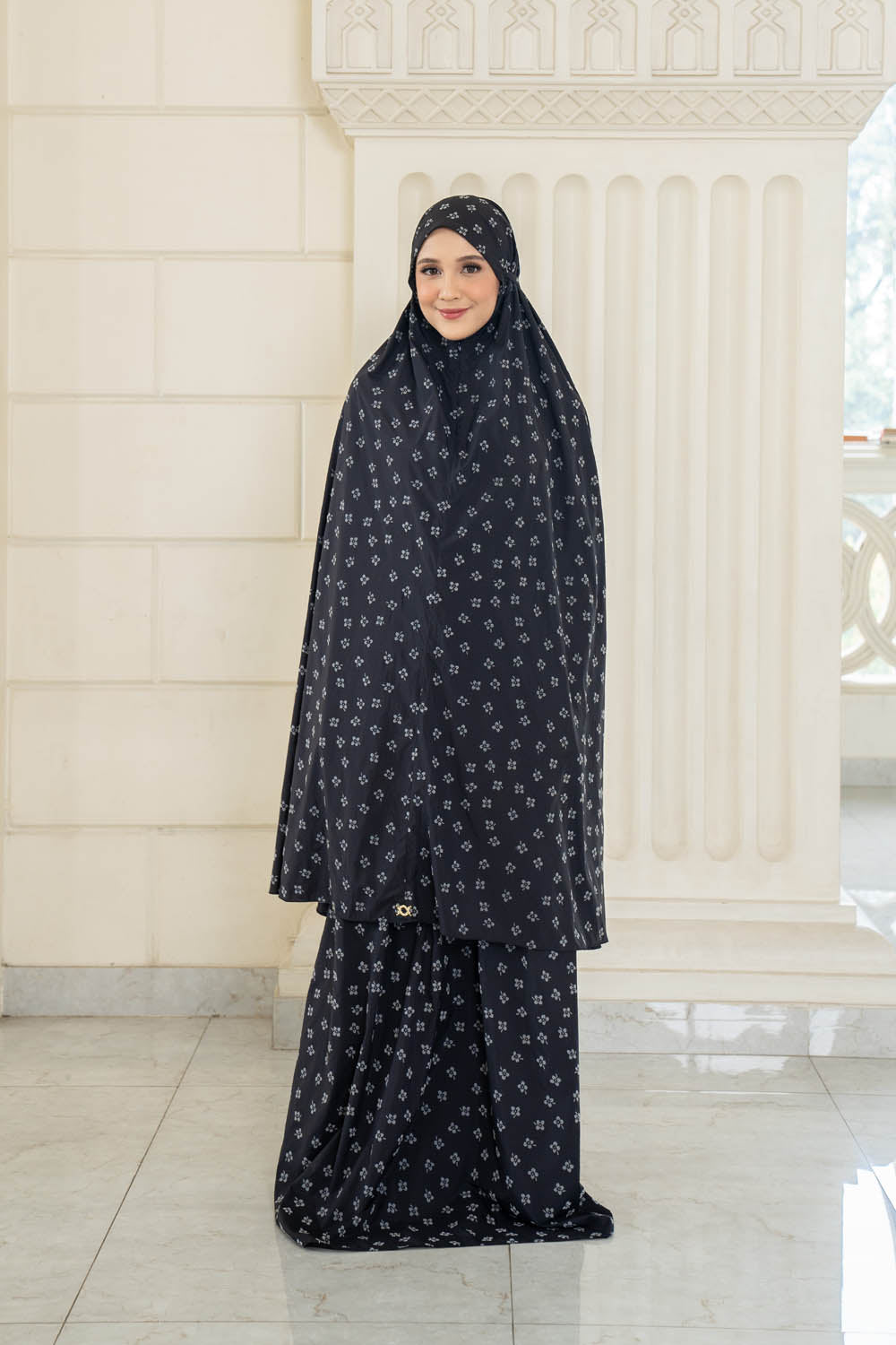 Arindha Prayer Set Cavernouse black - Wearing Klamby