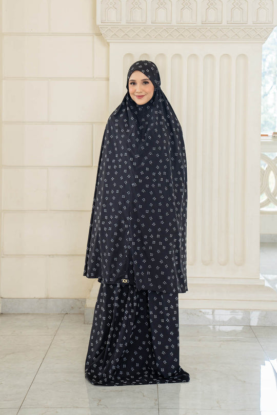 Arindha Prayer Set Cavernouse black - Wearing Klamby