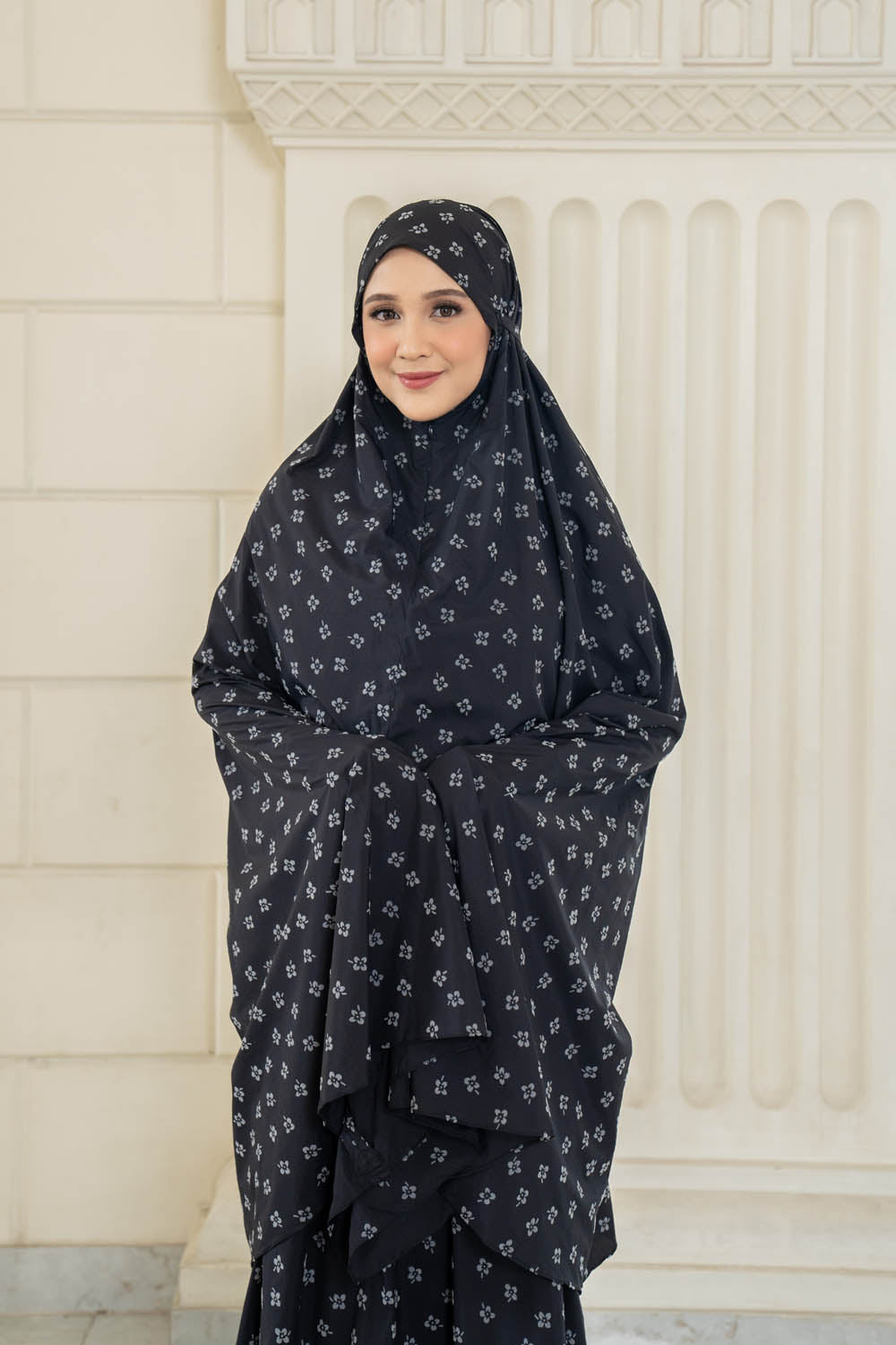 Arindha Prayer Set Cavernouse black - Wearing Klamby