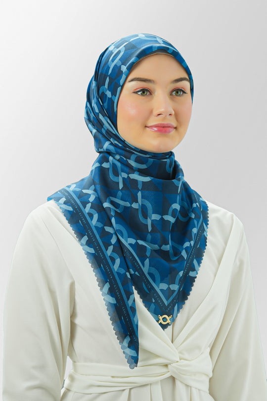 Grande Monogram Scarf 83 Royal Blue