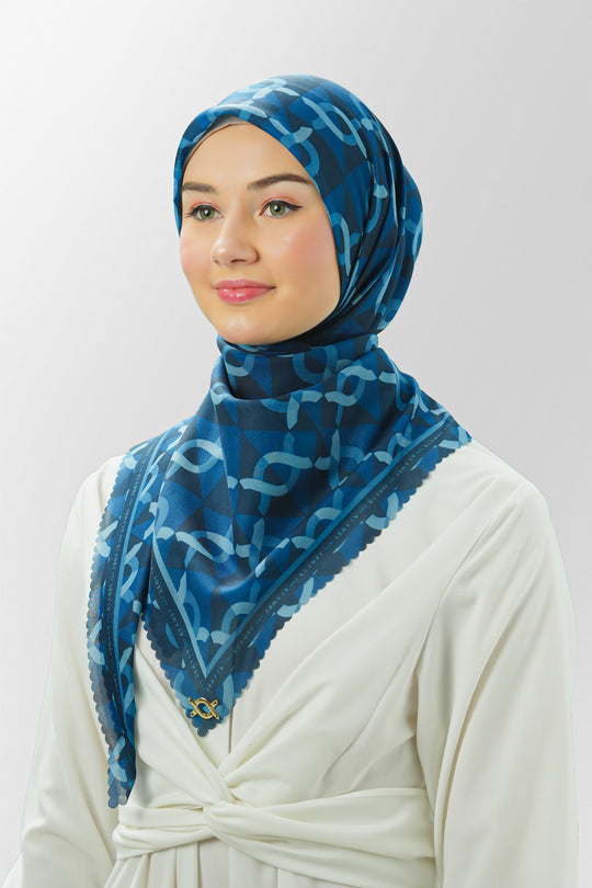 Grande Monogram Scarf 83 Royal Blue