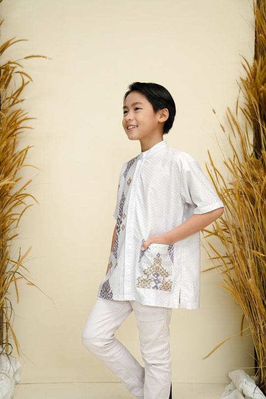 Bungo Rayo Shirt Boy (Minor) Phinang - Wearing Klamby