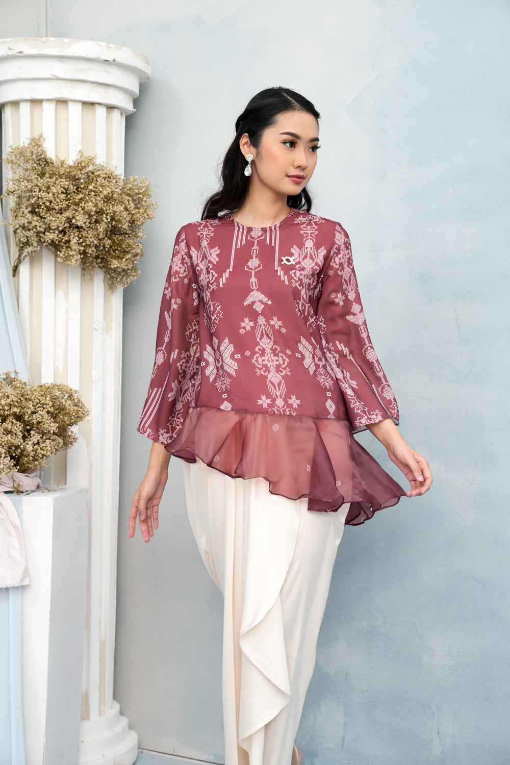 Lingga Blouse (Minor) Merah Biram - Wearing Klamby