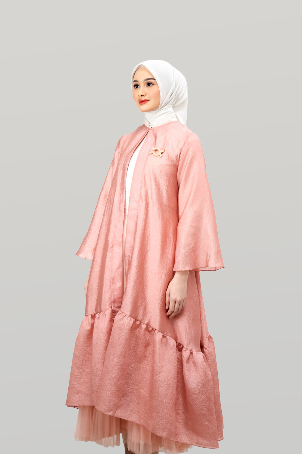 Aerish Abaya Outer (Minor) Apricot Blush - Wearing Klamby