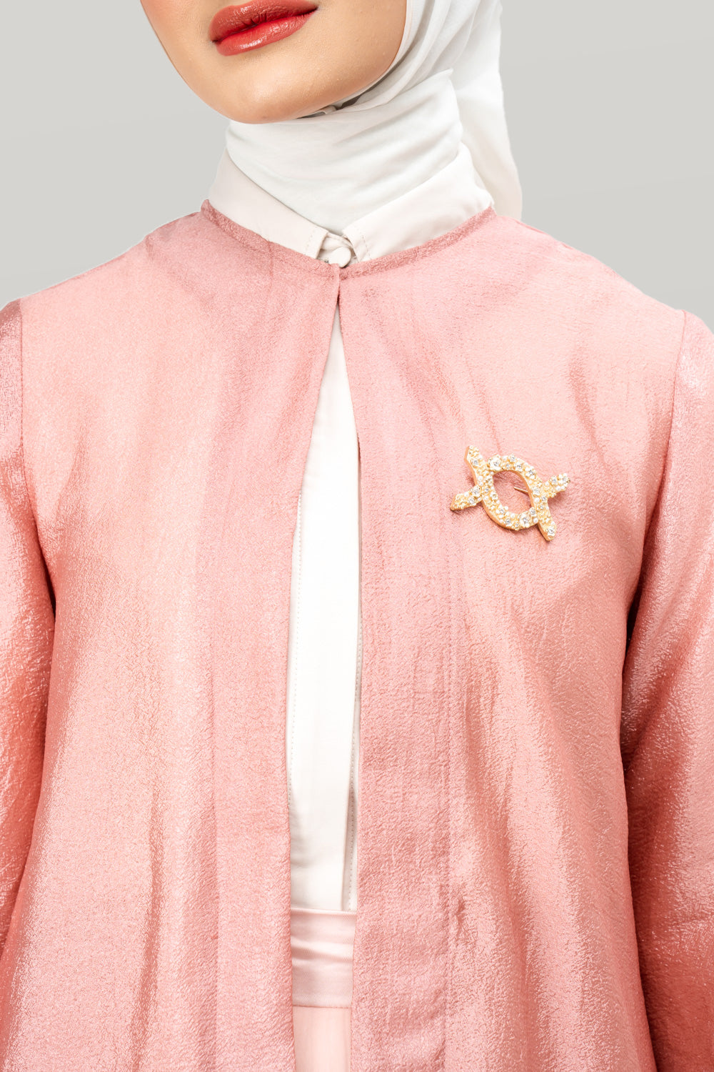 Aerish Abaya Outer (Minor) Apricot Blush - Wearing Klamby