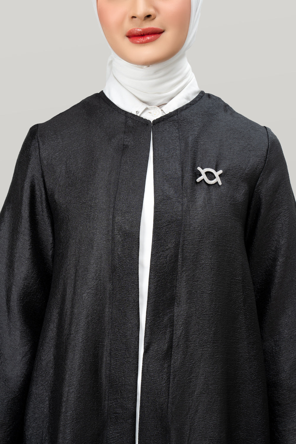 Aerish Abaya Outer Black - Wearing Klamby