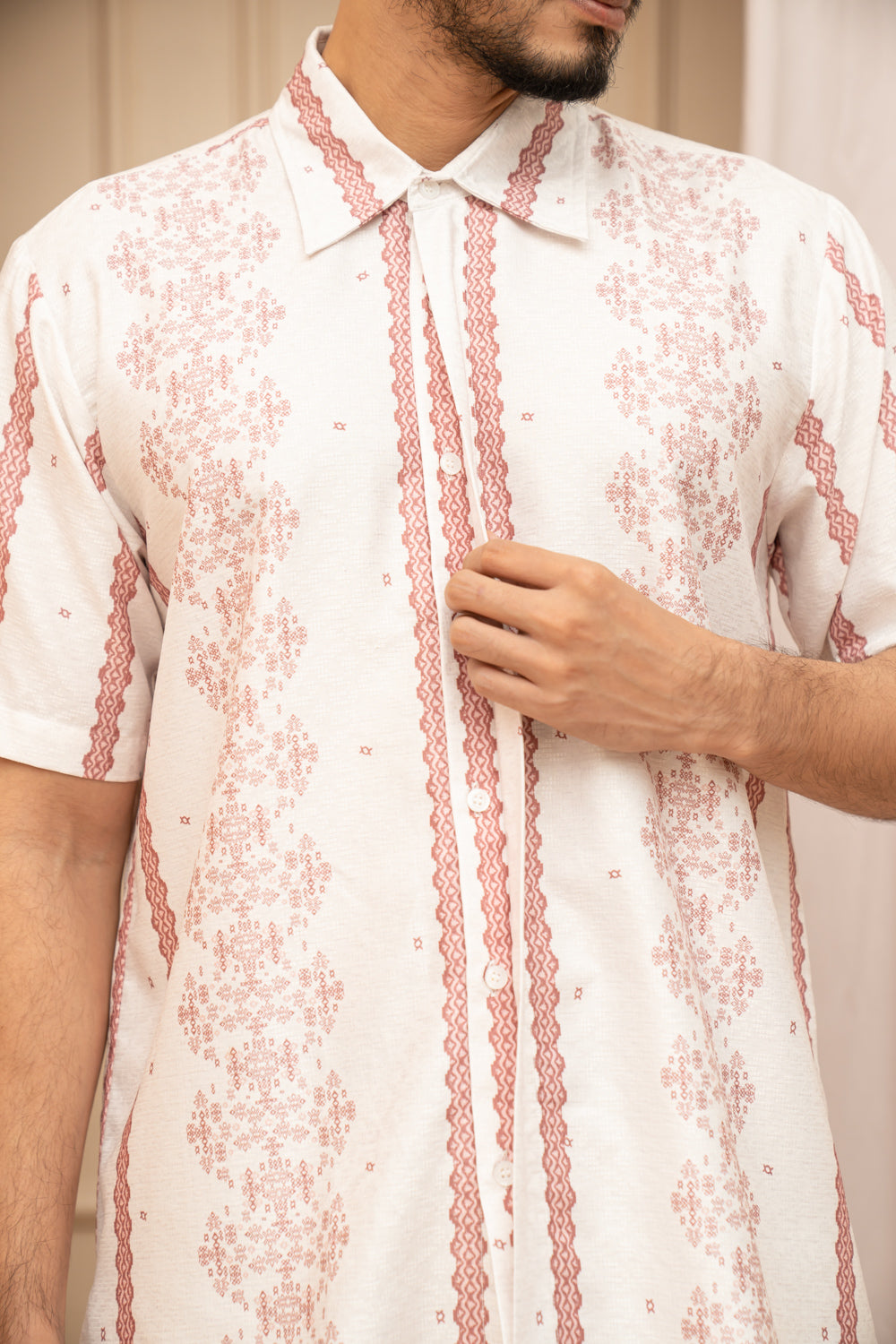 Halmahera Shirt Men Coralline - Wearing Klamby