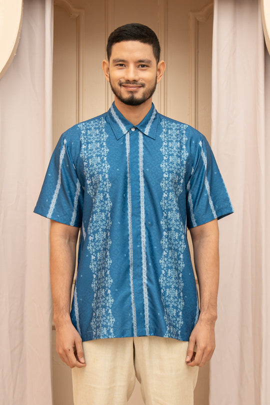 Halmahera Shirt Men (Minor) Aquifer - Wearing Klamby