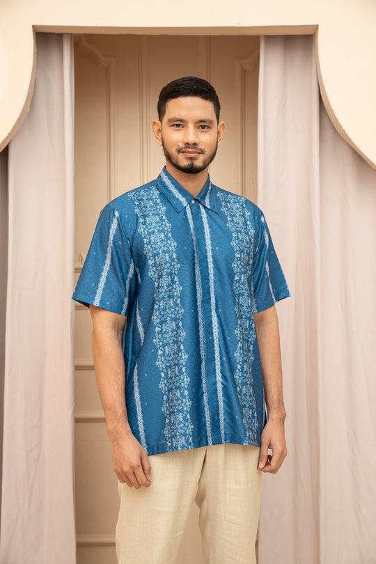 Halmahera Shirt Men Aquifer - Wearing Klamby