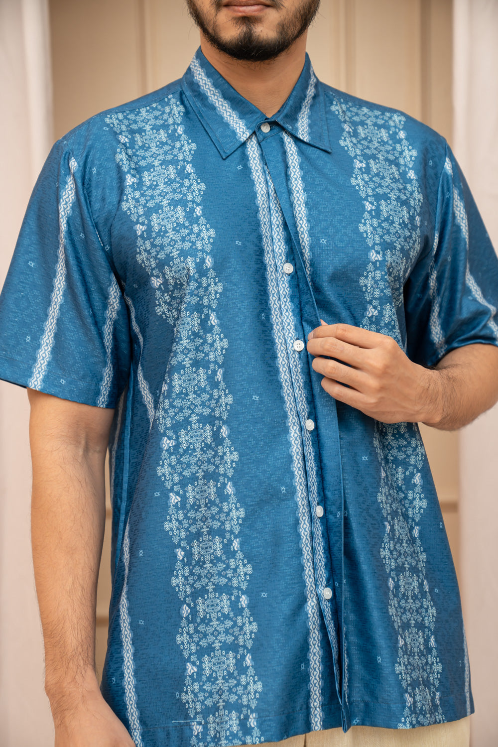 Halmahera Shirt Men Aquifer - Wearing Klamby