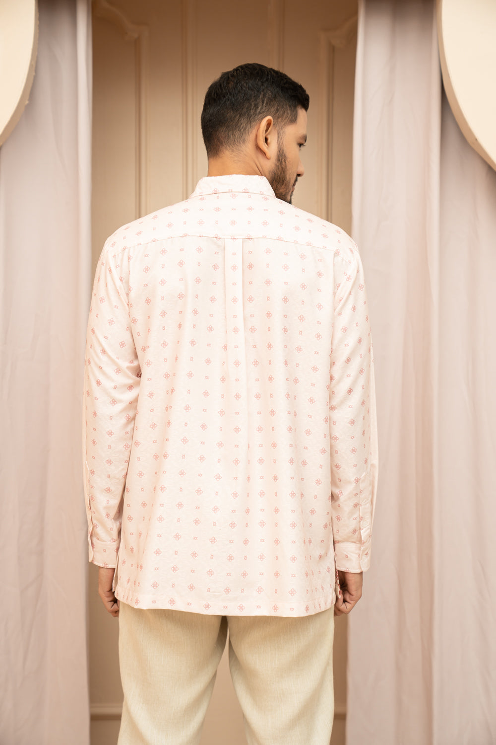 Maala Long Shirt Men Hortensia - Wearing Klamby