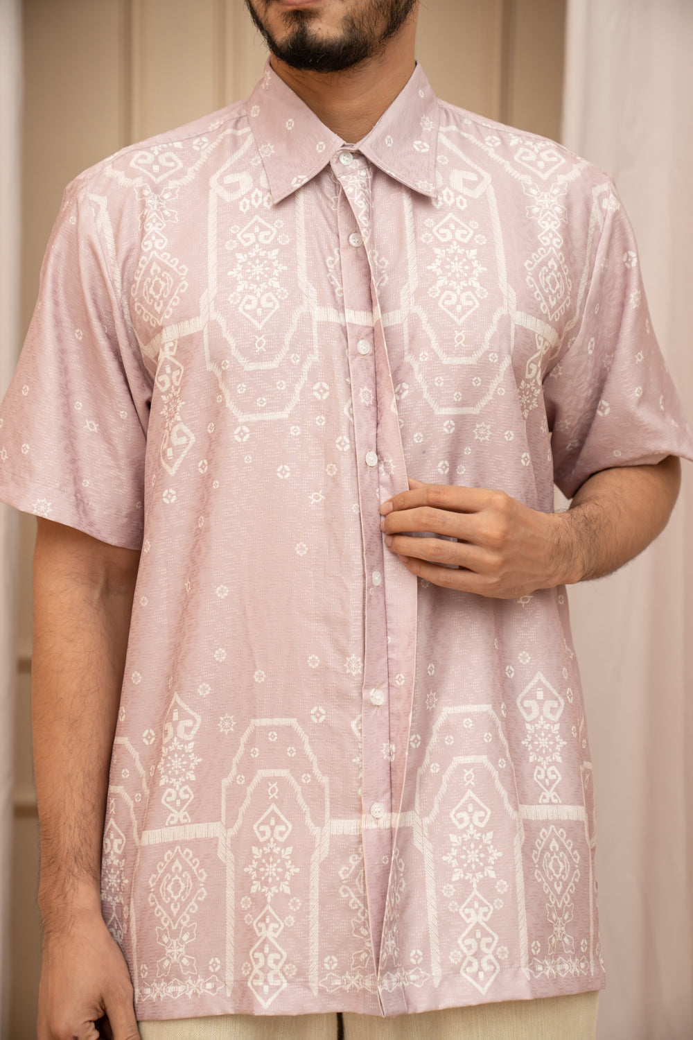 Dahayu Shirt Men Galuh - Wearing Klamby