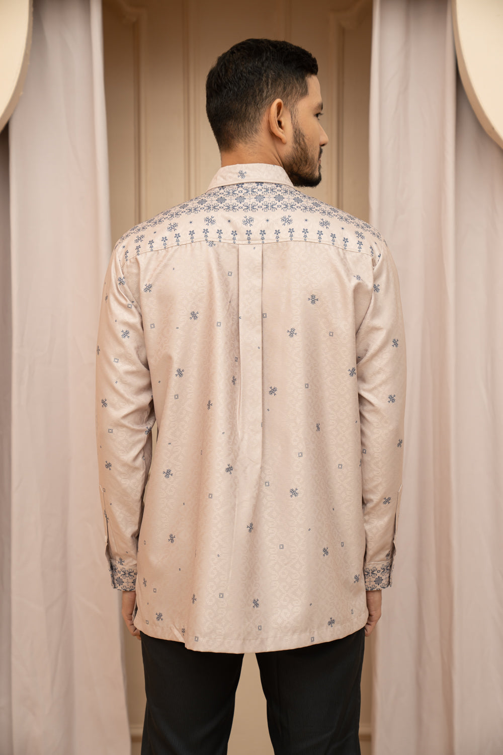 Magani Long Shirt Men (Minor) Mirage - Wearing Klamby