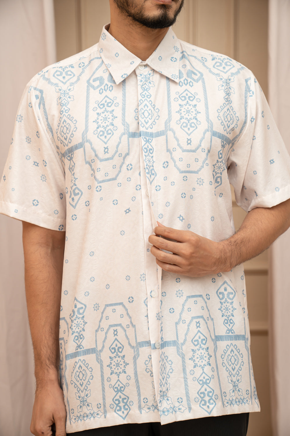 Dahayu Shirt Men Melasti - Wearing Klamby