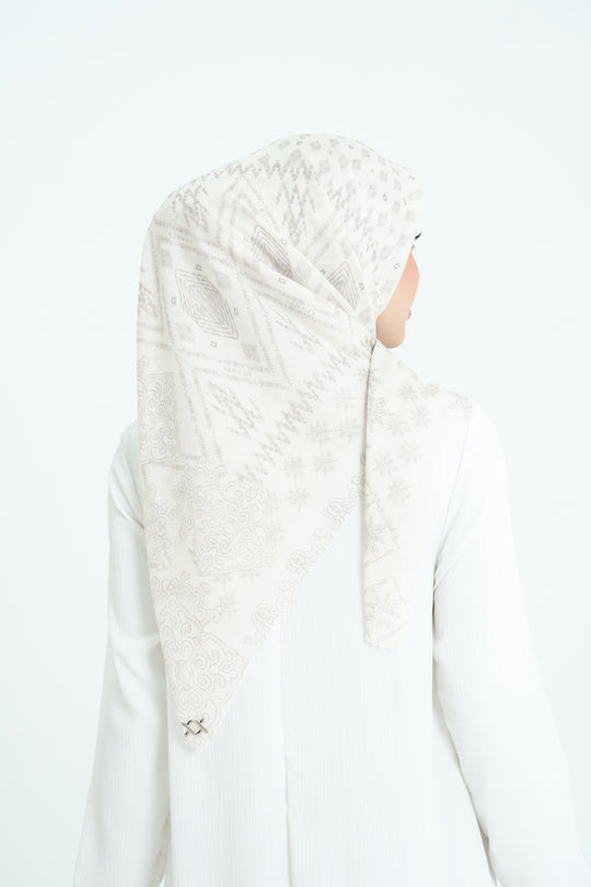 Tapis Scarf Extended Color White Clay