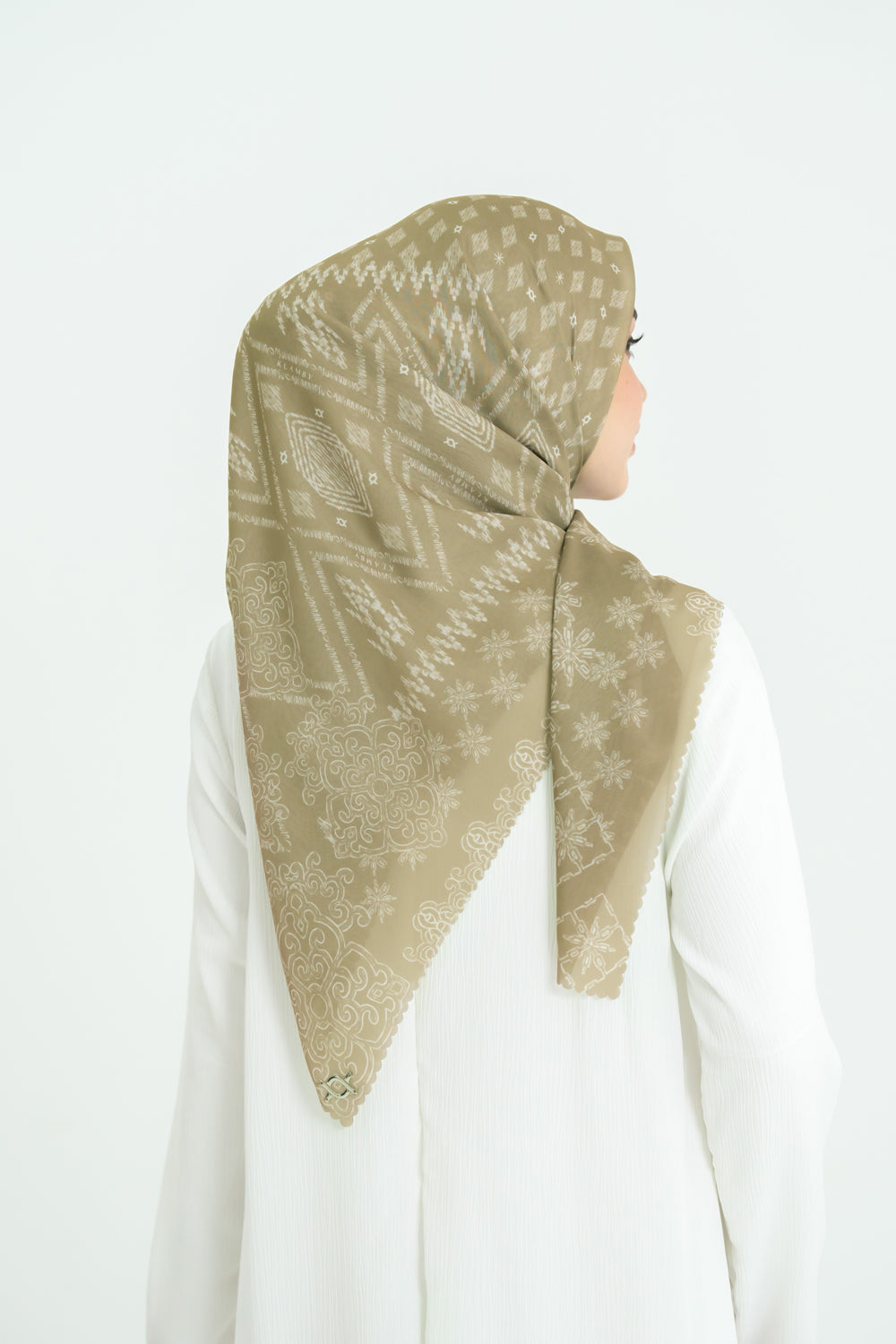 Tapis Scarf Extended Color (Minor) Clam Shell