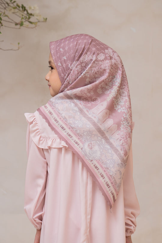 Biyya Scarf Kids 2.0 (Extended) Dusty Rose - Wearing Klamby