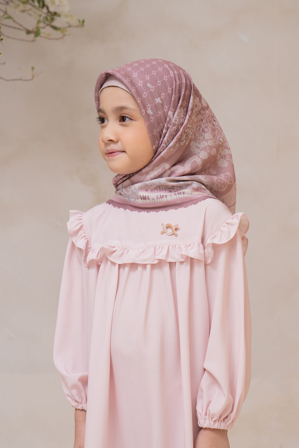 Biyya Scarf Kids 2.0 (Extended) Dusty Rose - Wearing Klamby