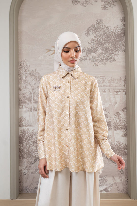 Monogram Pleated Shirt Sandcastle