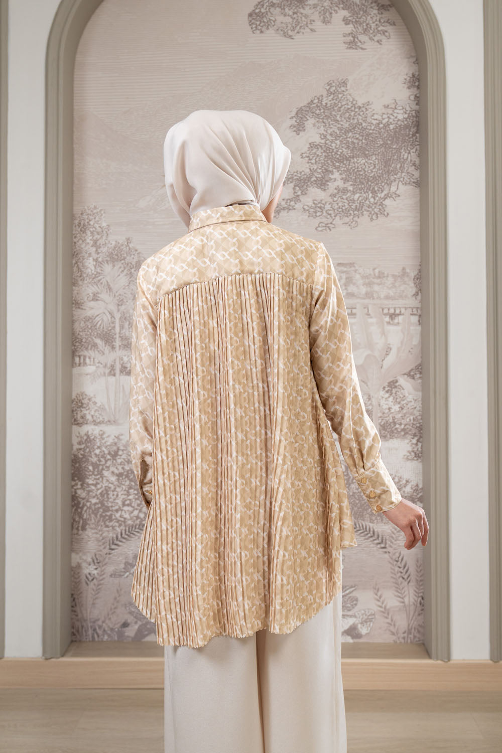 Monogram Pleated Shirt Sandcastle