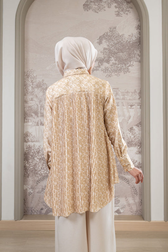 Monogram Pleated Shirt Sandcastle