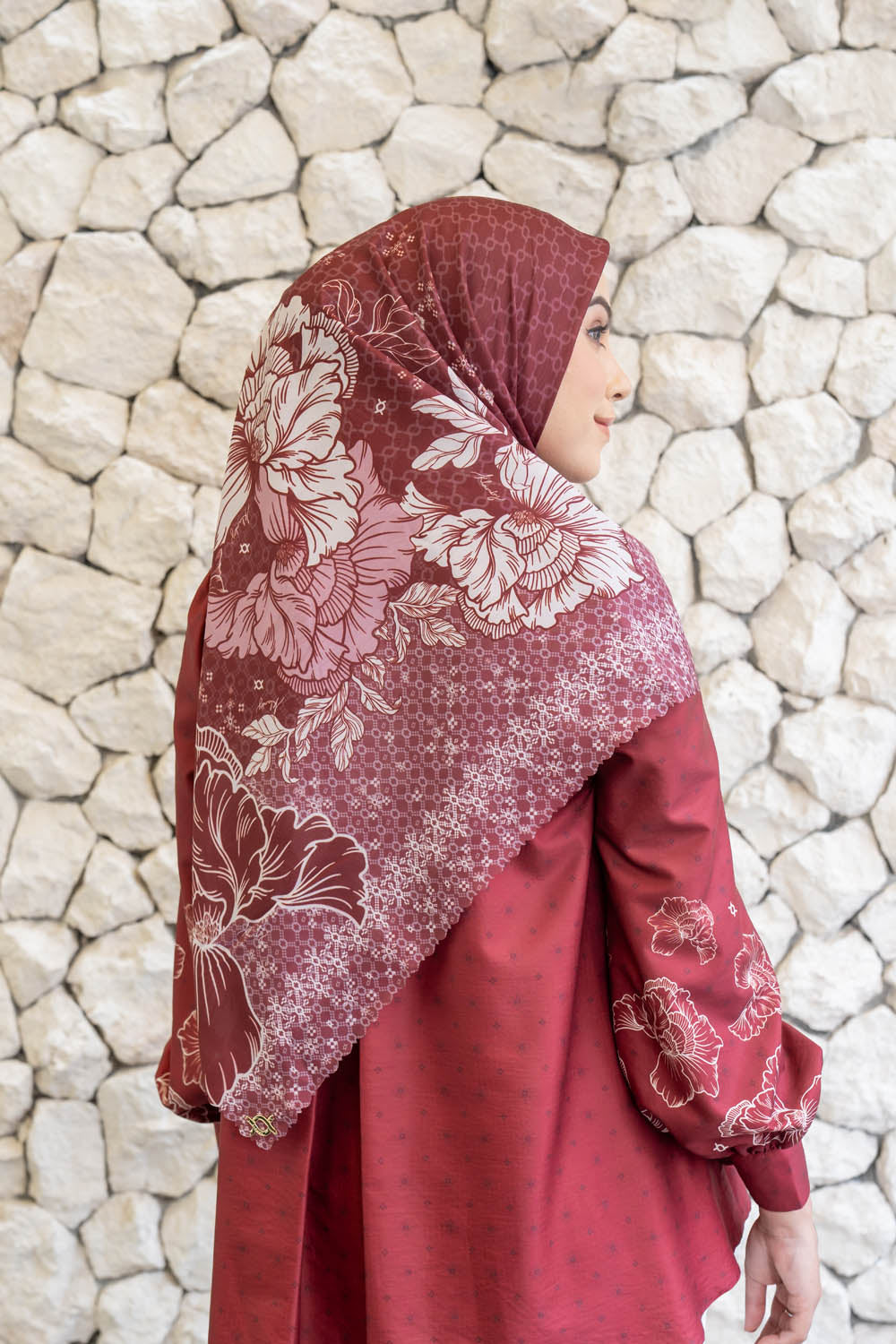 Leysha Scarf Syar'i Red Delight - Wearing Klamby