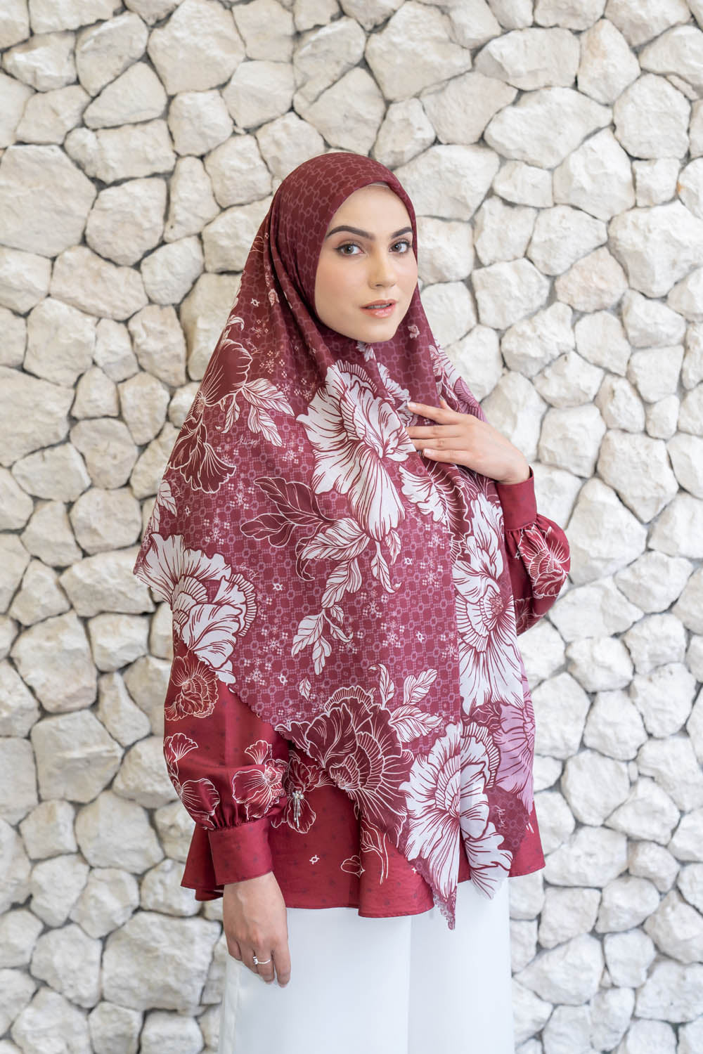 Leysha Scarf Syar'i Red Delight - Wearing Klamby