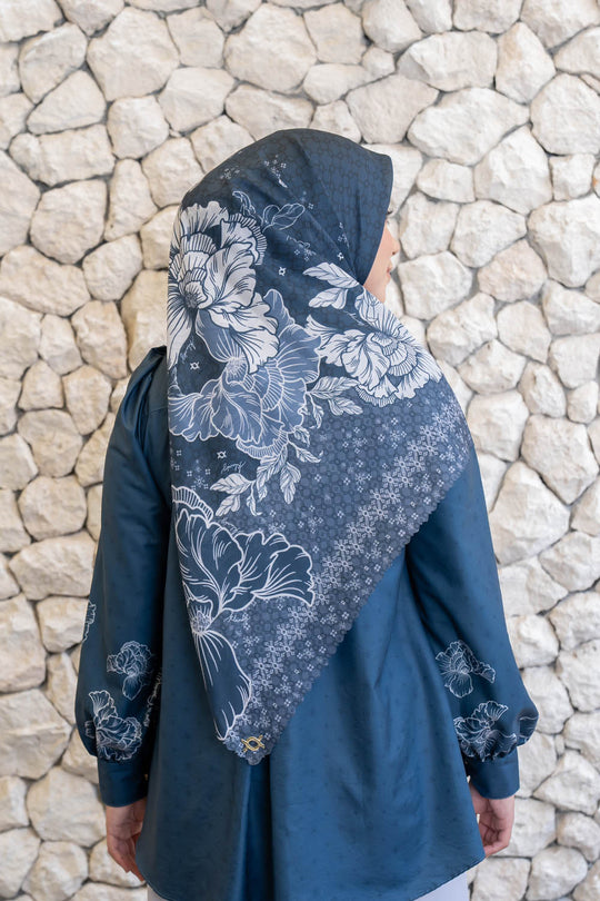 Leysha Scarf Syar'i Lunar Blue - Wearing Klamby