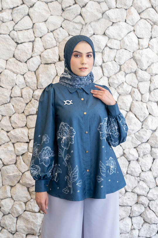 Leysha Shirt & Scarf Set Lunar Blue - Wearing Klamby