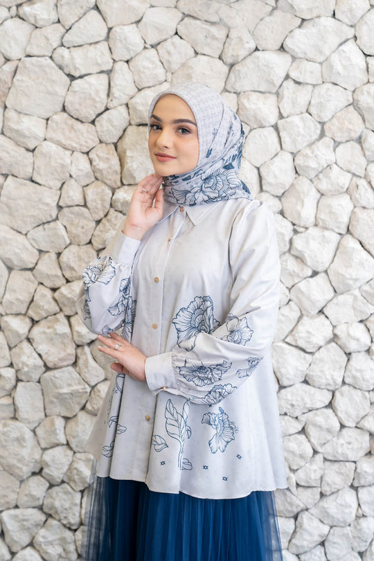 Leysha Shirt Cloudy White - Wearing Klamby