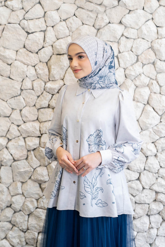 Leysha Shirt Cloudy White - Wearing Klamby