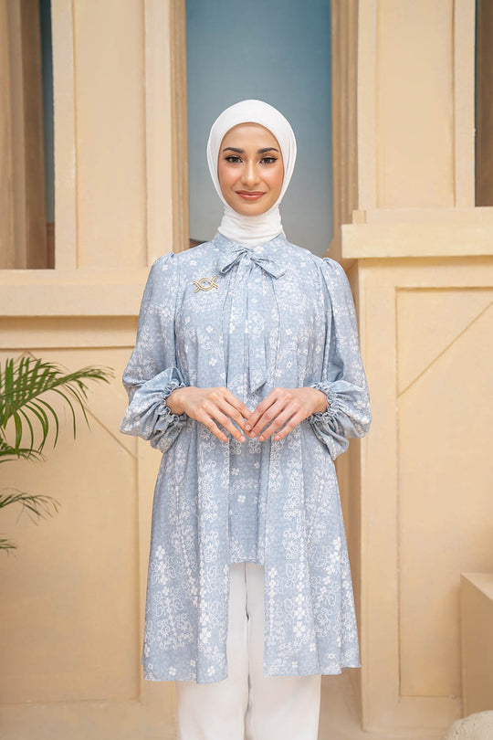 Malqaf Tunic Blue Shiver - Wearing Klamby