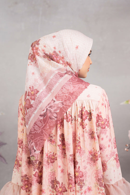 Lathika Scarf Strawberry Cake