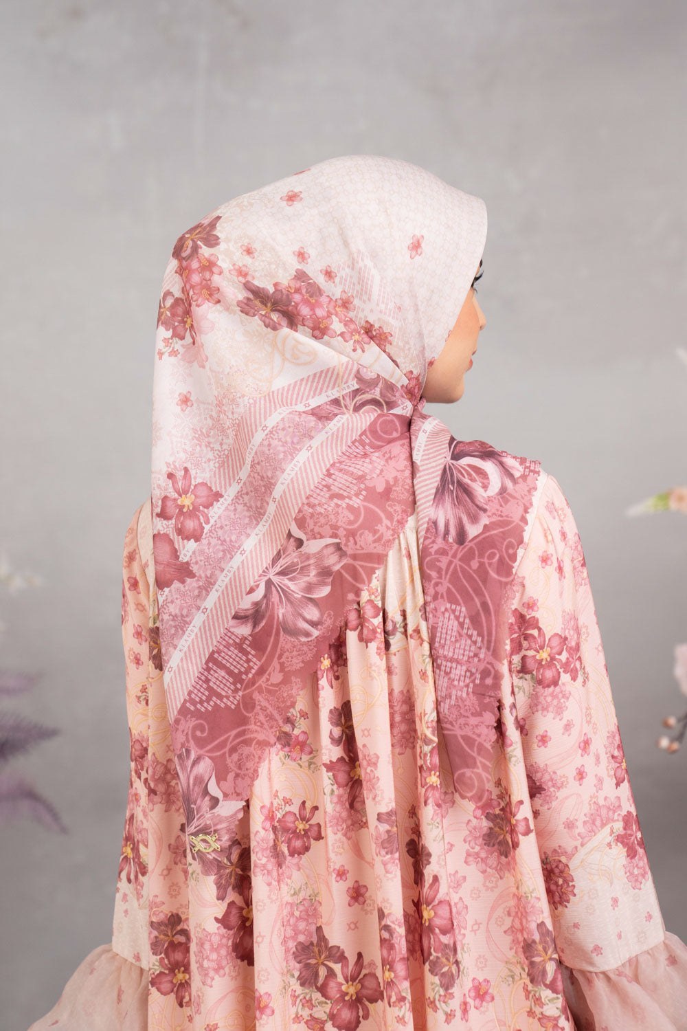 Lathika Scarf Strawberry Cake