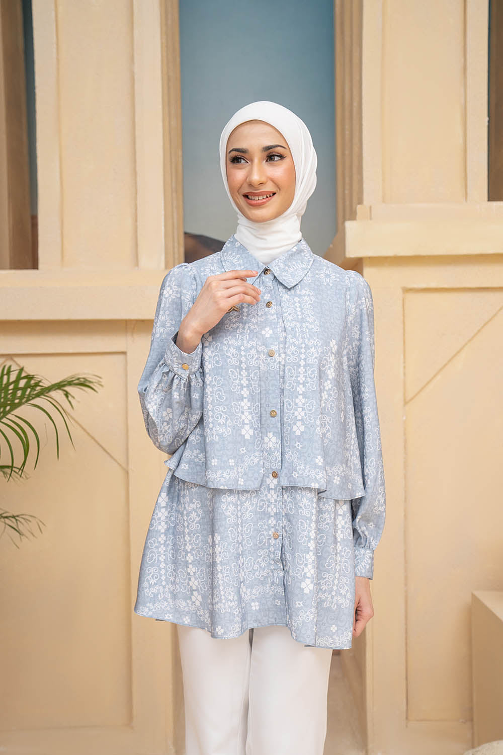 Malqaf Shirt (Minor) Blue Shiver - Wearing Klamby