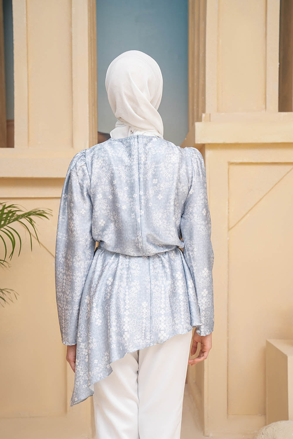 Malqaf Blouse (Minor) Blue Shiver - Wearing Klamby