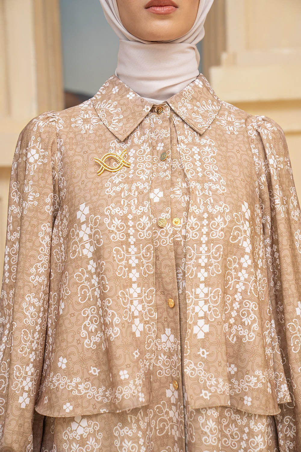 Malqaf Shirt Golden Delight - Wearing Klamby