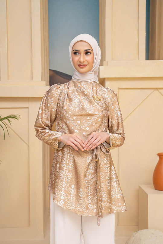 Malqaf Blouse Golden Delight - Wearing Klamby