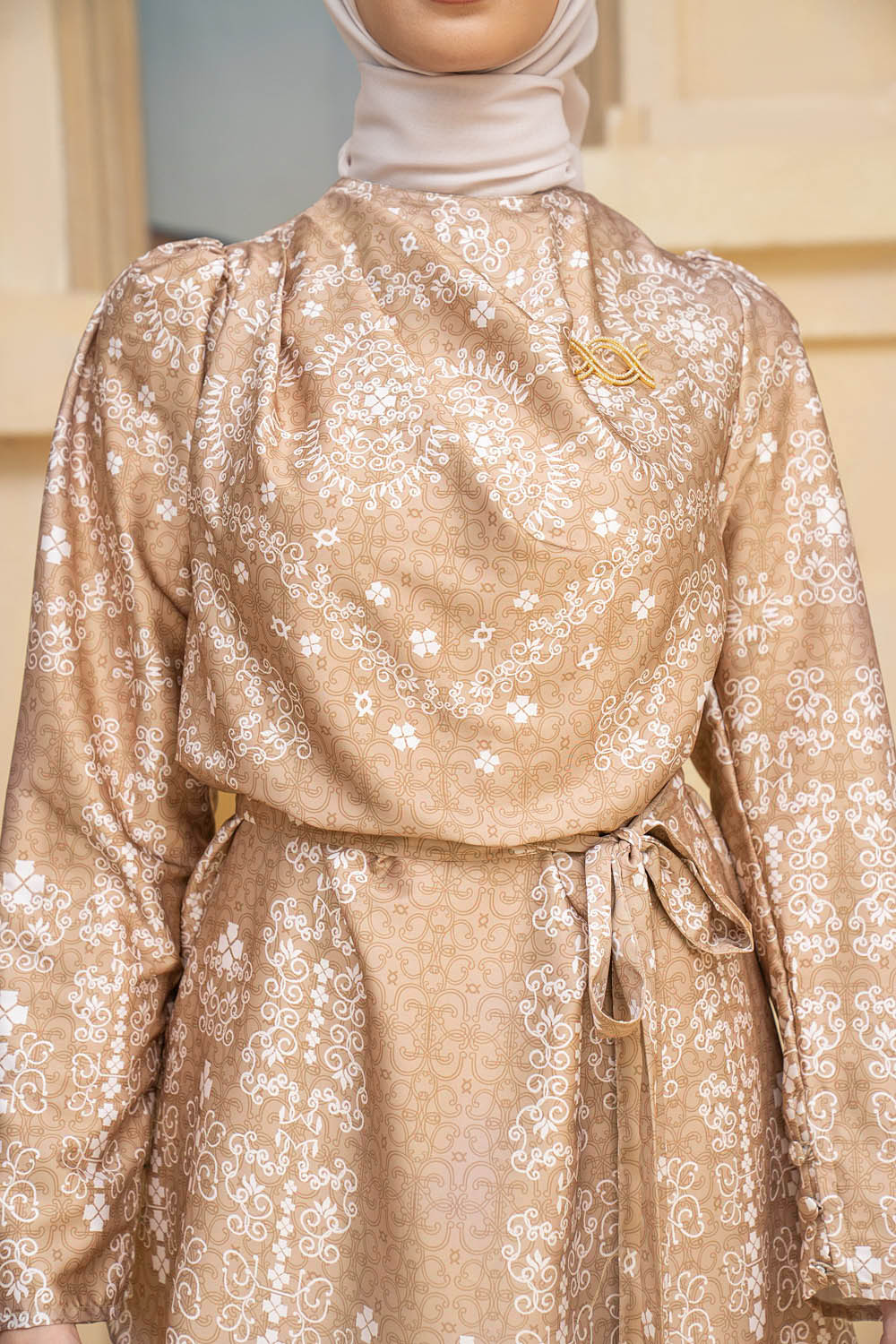 Malqaf Blouse (Minor) Golden Delight - Wearing Klamby