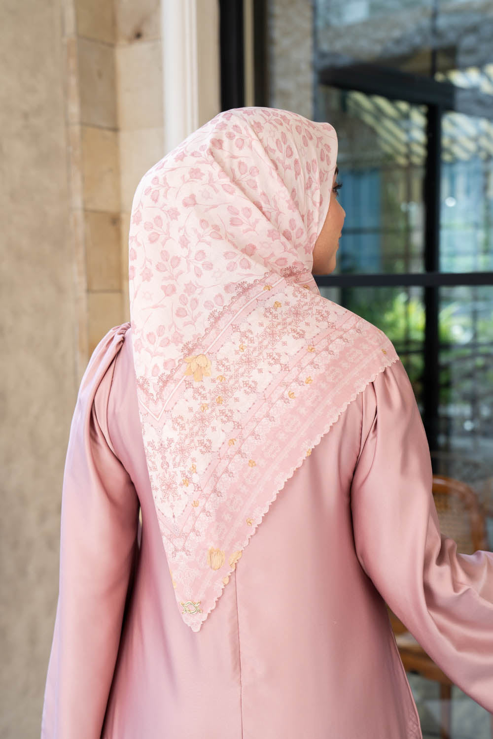 Syal Sophia Pinky Puff