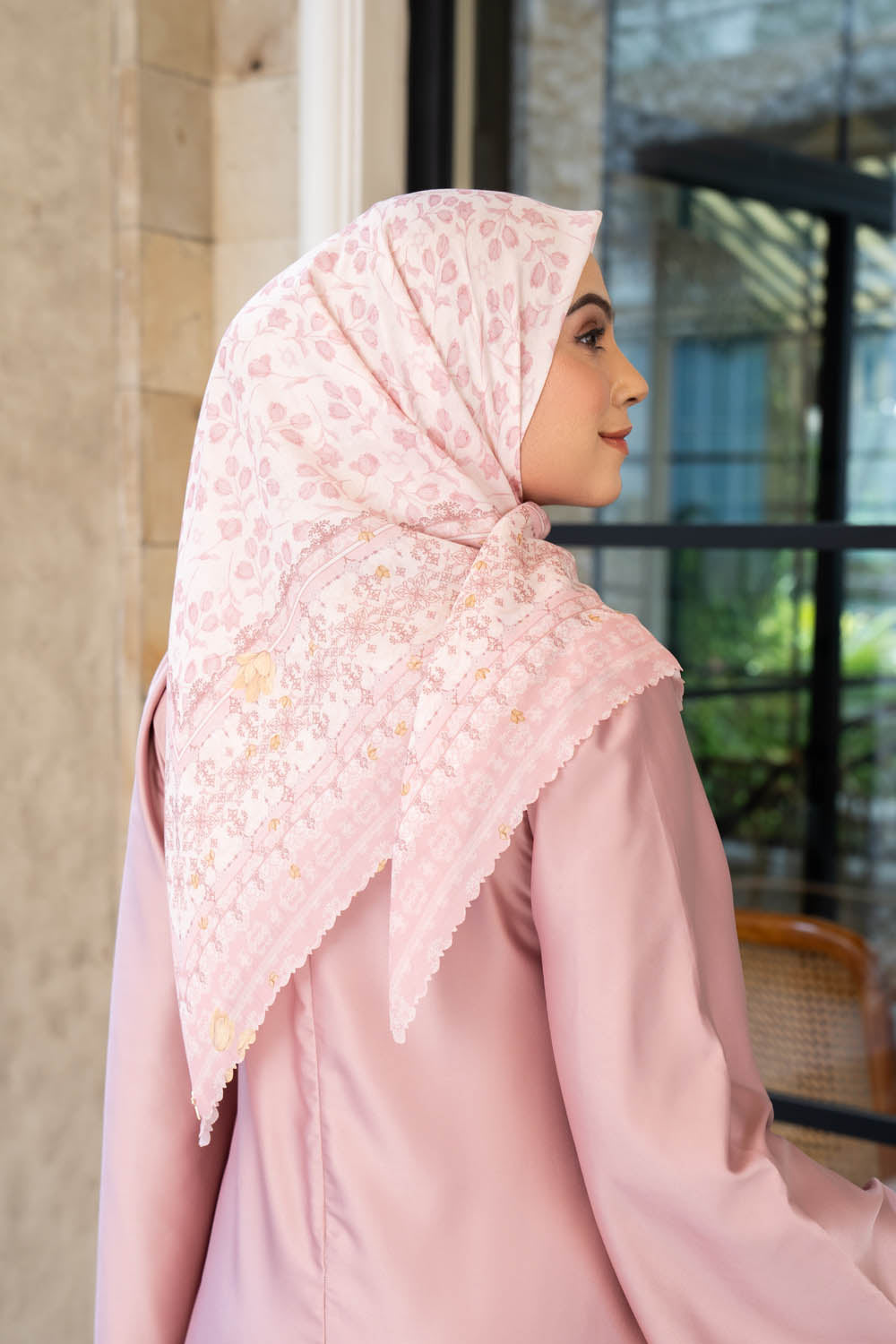 Syal Sophia Pinky Puff