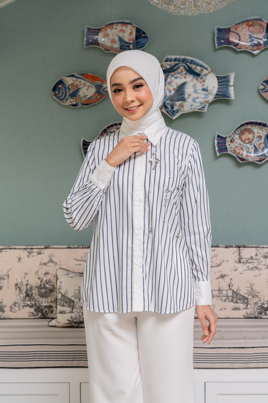 Disya Shirt Charcoal - Wearing Klamby