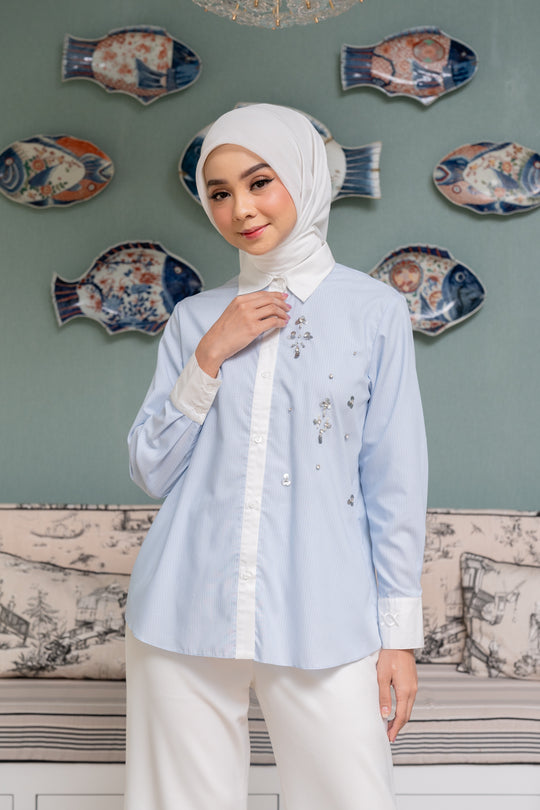 Disya Shirt Deep Blue - Wearing Klamby