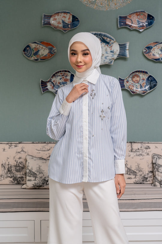 Disya Shirt Light Blue - Wearing Klamby